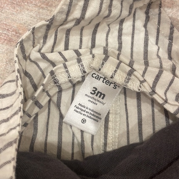 Carter’s Gray and off white boy bundle set - Picture 8 of 14